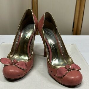 Guess pink pump